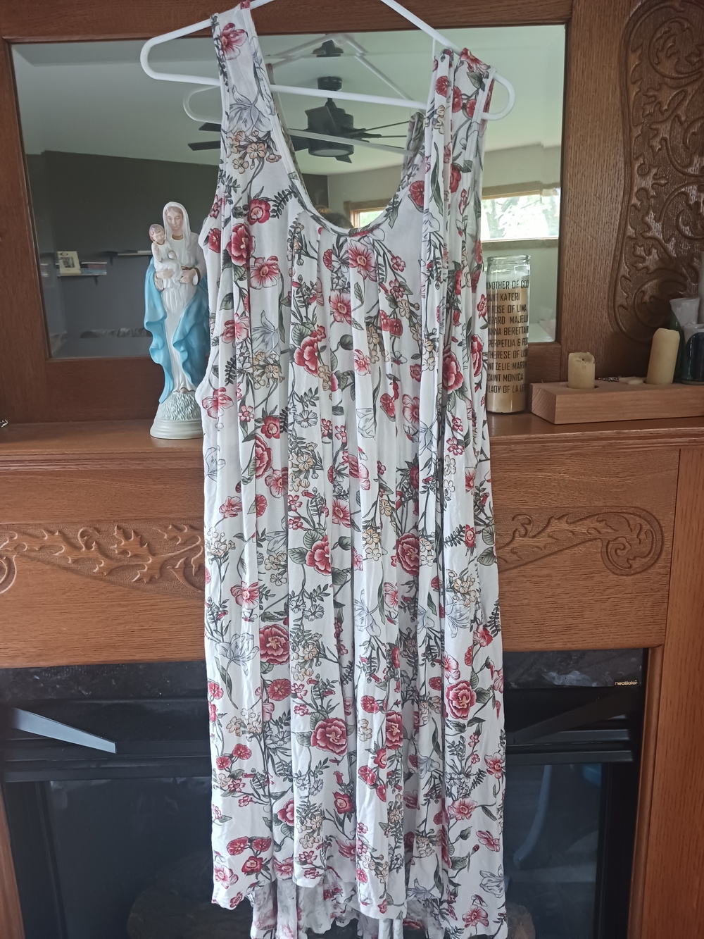 Latched Mama White Floral Sleeveless Romper with Red Rose Print Sz 6-18